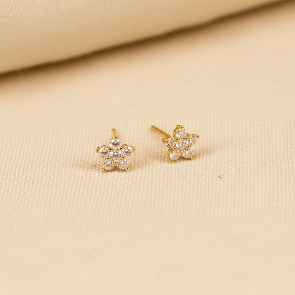 Flower Stud Earring, Dainty Star Floral CZ Studs in Gold or Silver, Minimalist Sparkle Earrings, Cute Everyday Jewelry Gift for Her